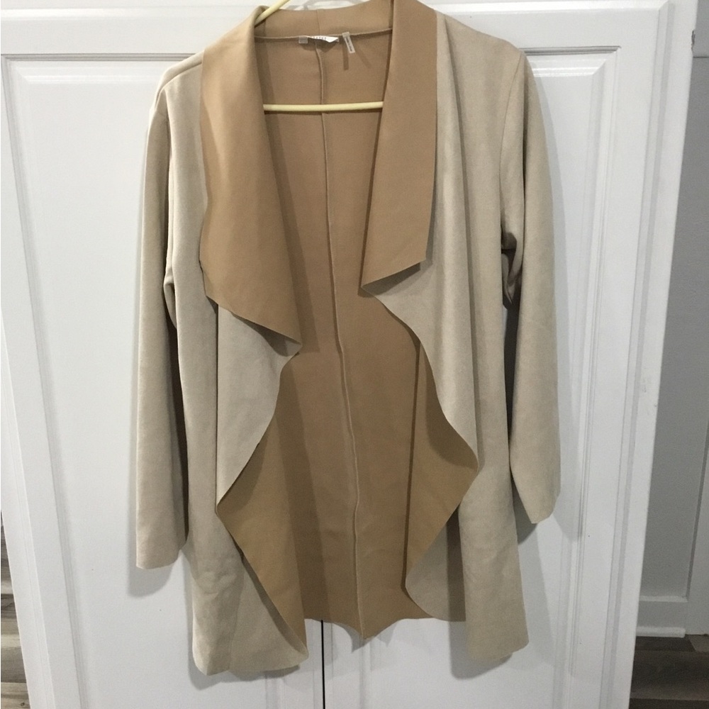 Woman’s jacket size medium like new
